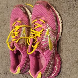 Brooks adrenaline GTS14 size 6